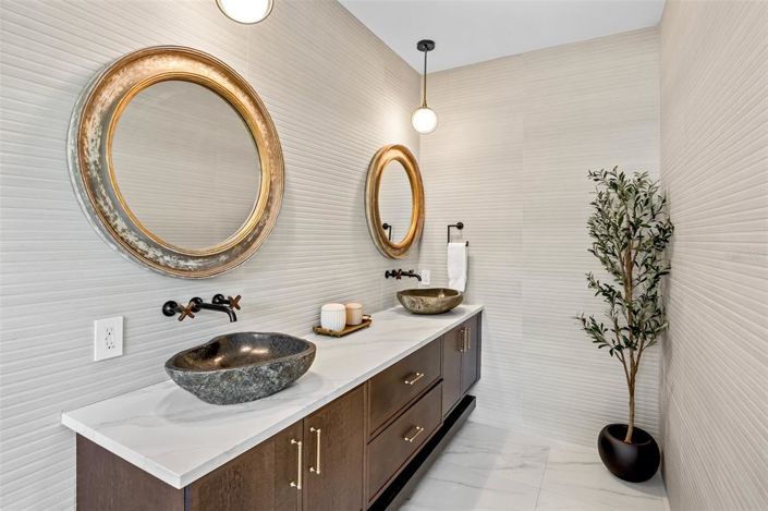 Image No.53-6 Bed Property for sale