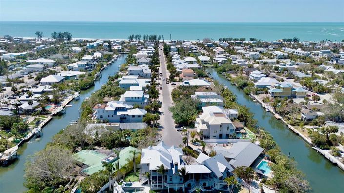 Image No.6-6 Bed Property for sale