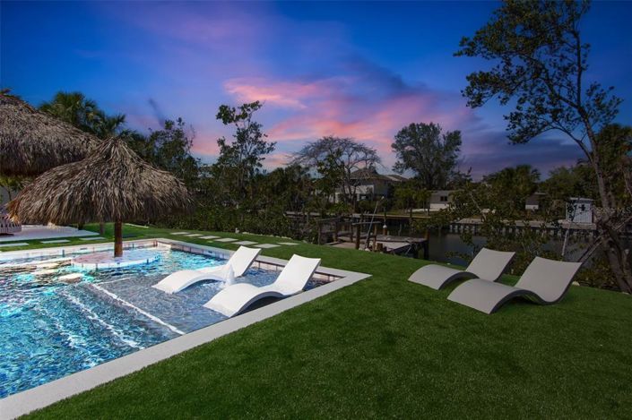 Image No.60-6 Bed Property for sale