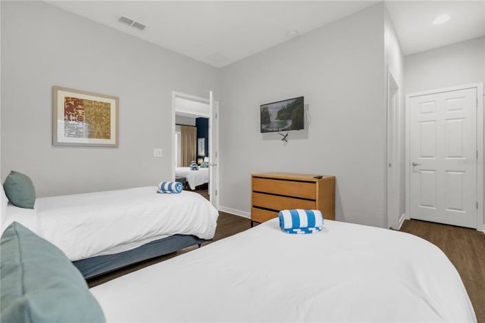 Image No.18-2 Bed Townhouse for sale