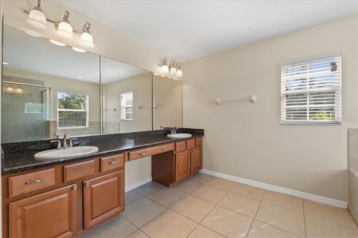 Image No.34-5 Bed Property for sale