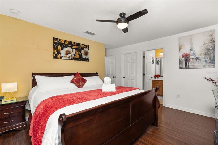 Image No.50-6 Bed Property for sale