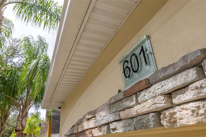 Image No.73-6 Bed Property for sale