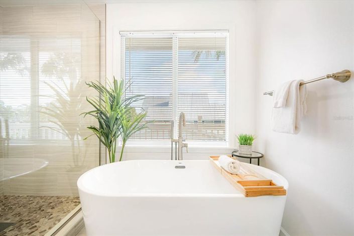 Image No.28-4 Bed Property for sale