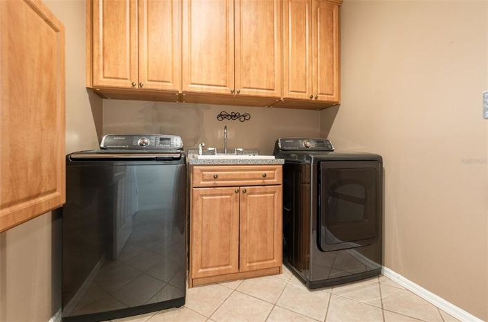 Image No.13-4 Bed Property for sale