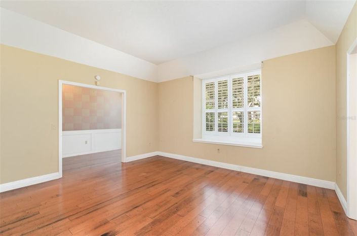 Image No.19-4 Bed Property for sale