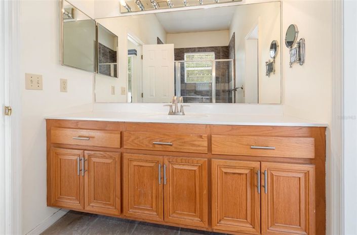 Image No.24-4 Bed Property for sale