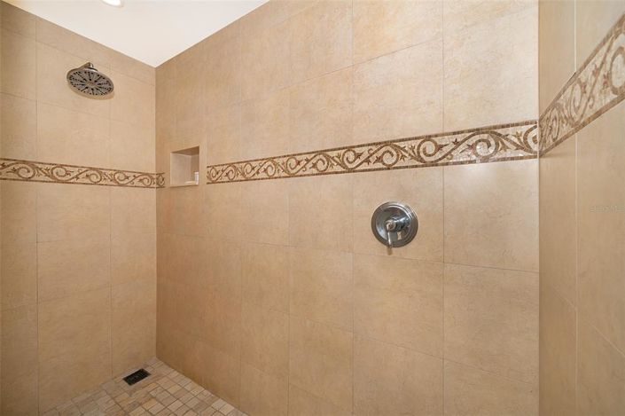 Image No.25-2 Bed Property for sale