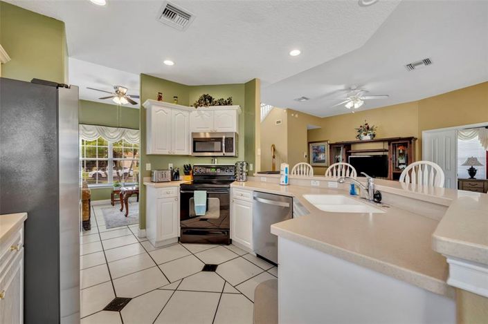 Image No.10-5 Bed Property for sale