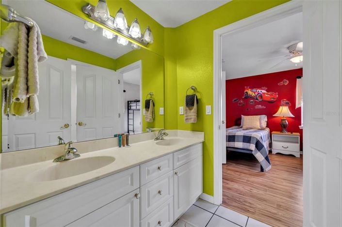 Image No.28-5 Bed Property for sale