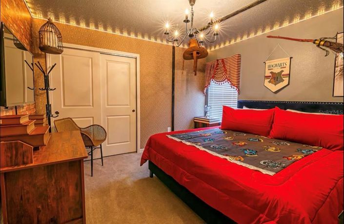 Image No.19-10 Bed Property for sale