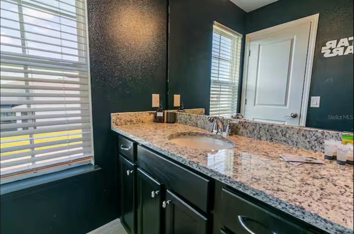 Image No.25-10 Bed Property for sale