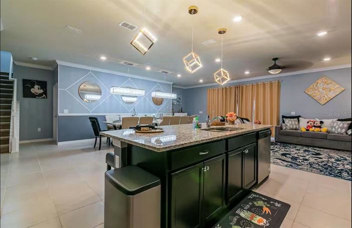 Image No.4-10 Bed Property for sale