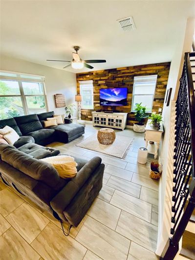 Image No.10-5 Bed Property for sale