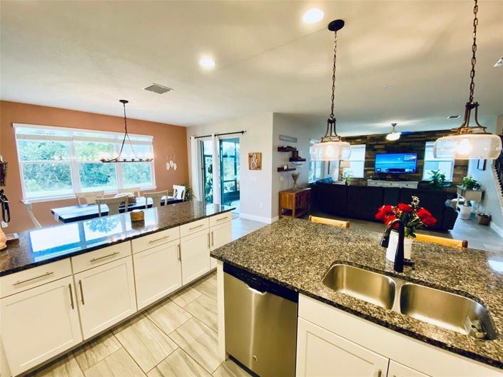 Image No.12-5 Bed Property for sale