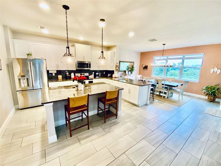 Image No.6-5 Bed Property for sale