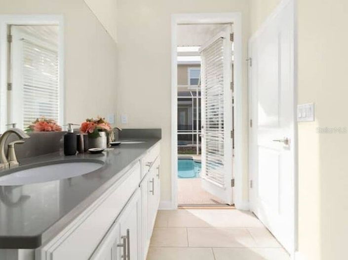 Image No.21-5 Bed Property for sale