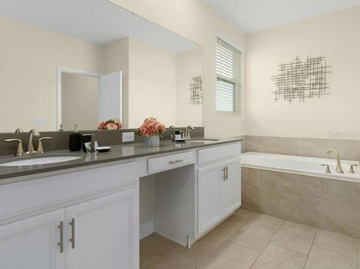 Image No.22-5 Bed Property for sale