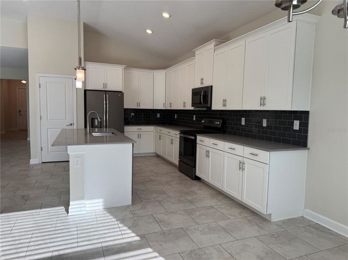 Image No.4-4 Bed Property for sale