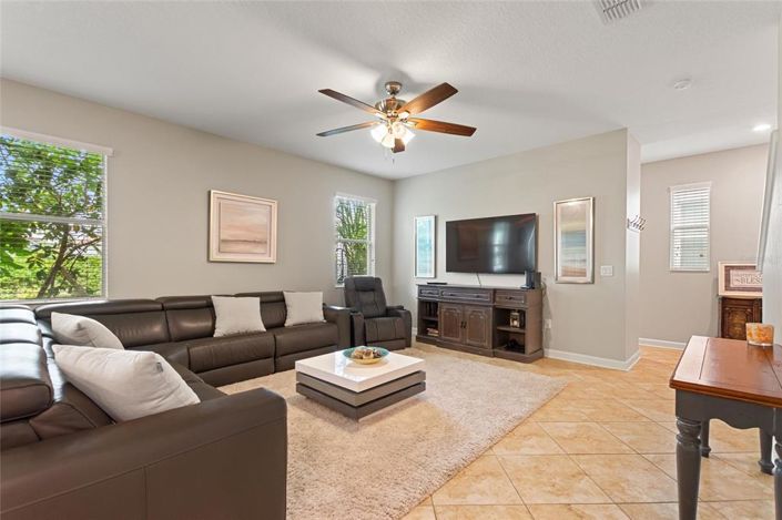 Image No.12-4 Bed Property for sale