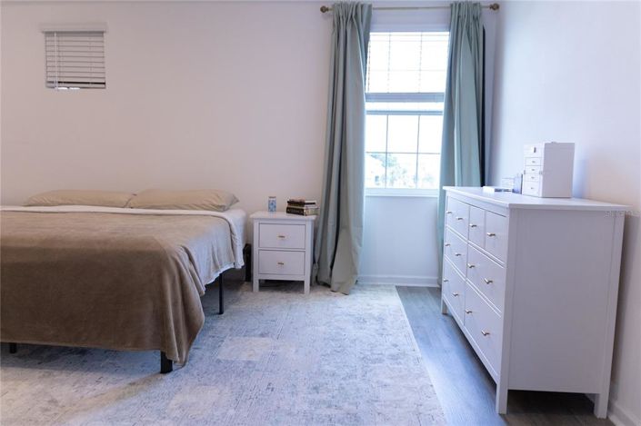 Image No.60-5 Bed Property for sale