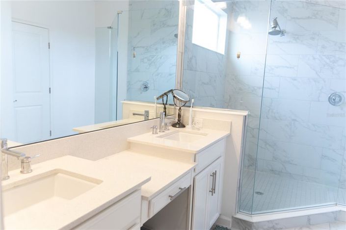 Image No.65-5 Bed Property for sale