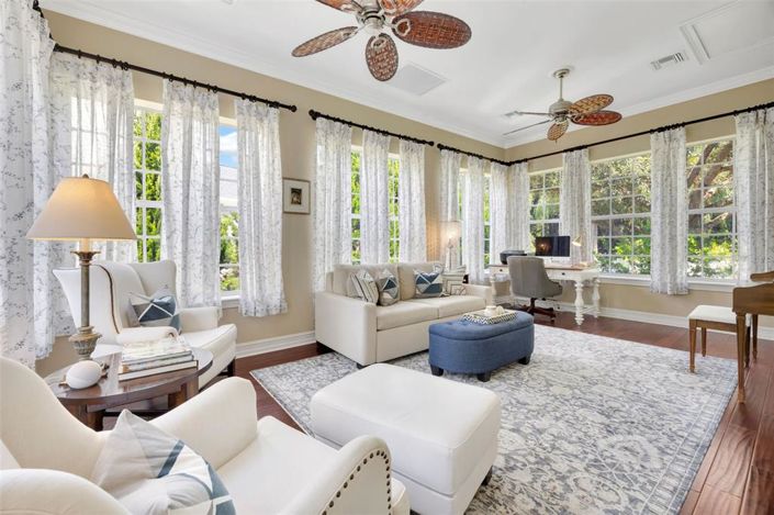 Image No.20-4 Bed Property for sale