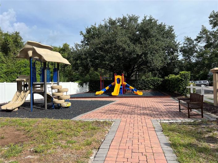 Image No.18-4 Bed Townhouse for sale