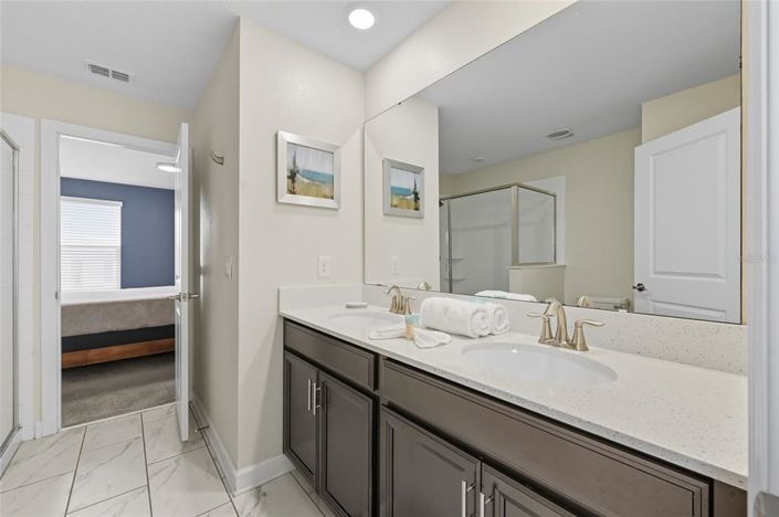 Image No.23-8 Bed Property for sale