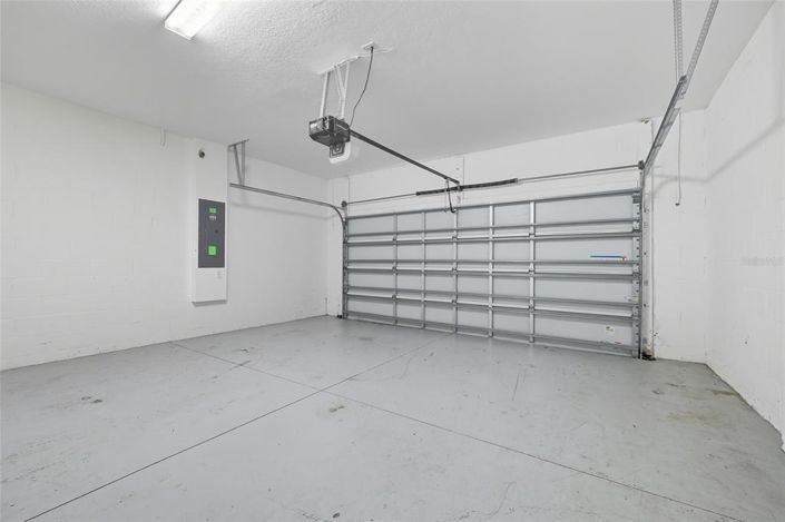 Image No.27-8 Bed Property for sale