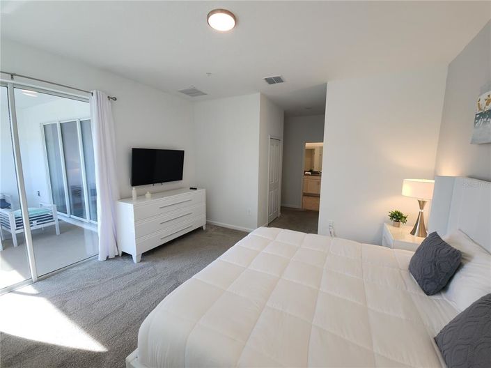 Image No.10-3 Bed Property for sale