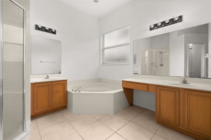 Image No.37-4 Bed Property for sale