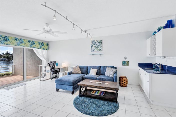 Image No.17-4 Bed Townhouse for sale