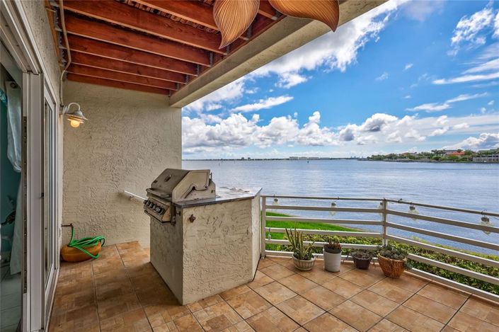 Image No.22-4 Bed Townhouse for sale