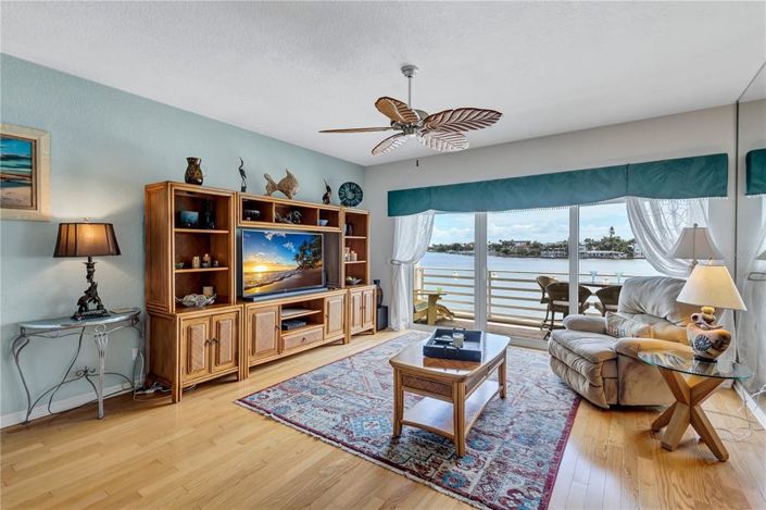 Image No.8-4 Bed Townhouse for sale