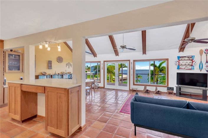 Image No.10-3 Bed Property for sale