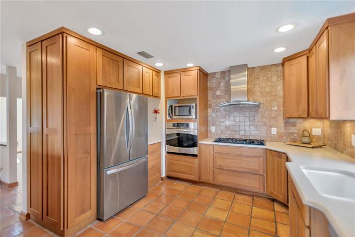 Image No.12-3 Bed Property for sale