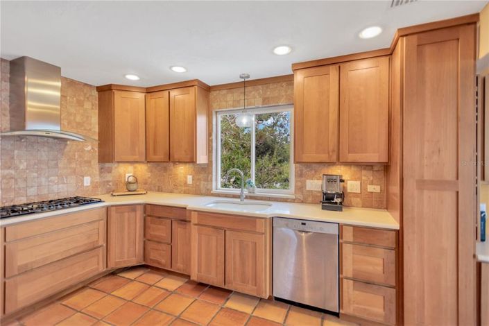 Image No.13-3 Bed Property for sale