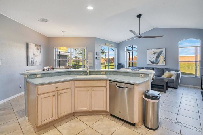 Image No.7-5 Bed Property for sale