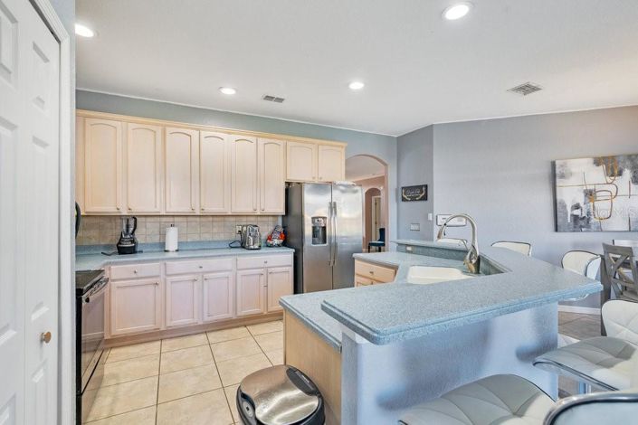 Image No.9-5 Bed Property for sale