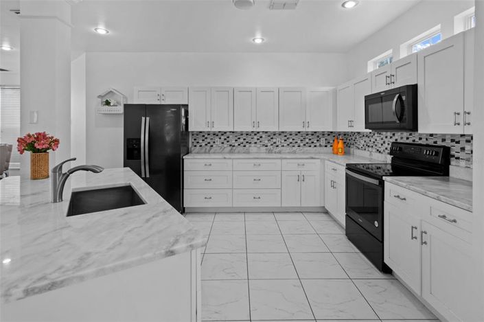 Image No.16-4 Bed Property for sale