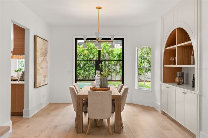 Image No.11-5 Bed Property for sale