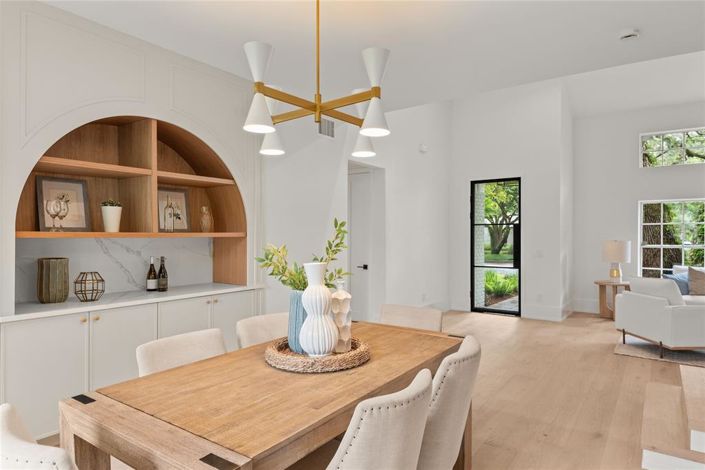 Image No.14-5 Bed Property for sale