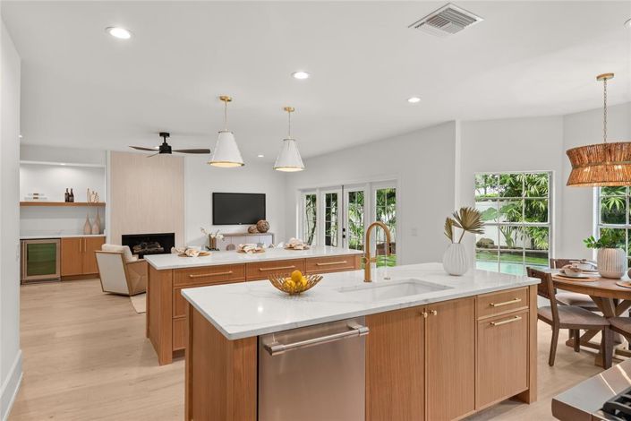 Image No.15-5 Bed Property for sale