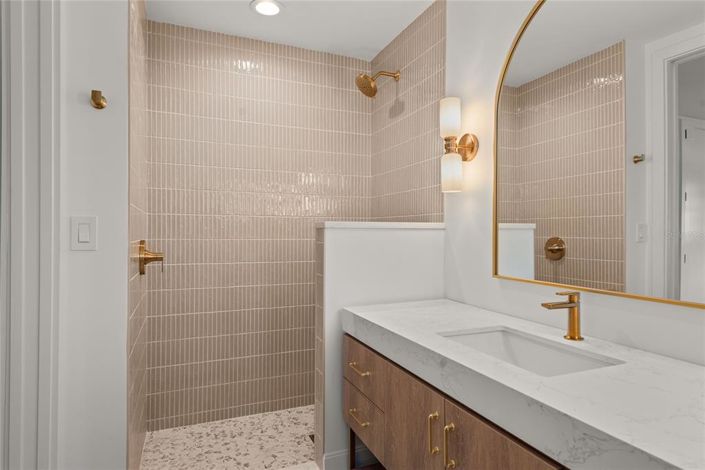 Image No.34-5 Bed Property for sale