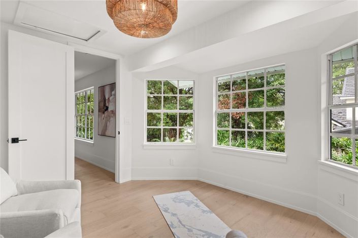 Image No.50-5 Bed Property for sale