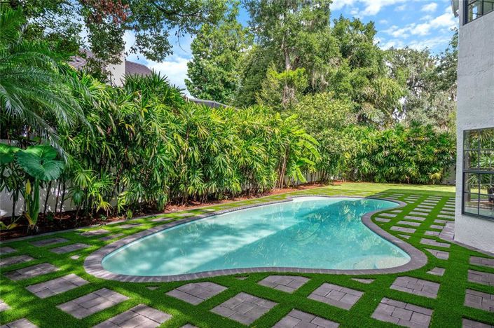 Image No.57-5 Bed Property for sale