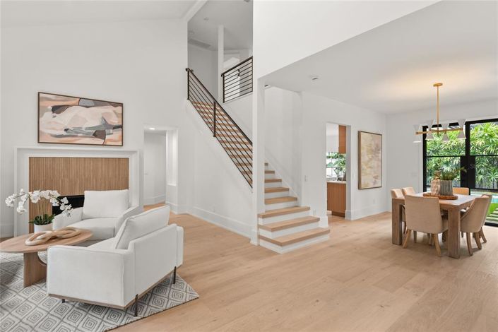 Image No.8-5 Bed Property for sale