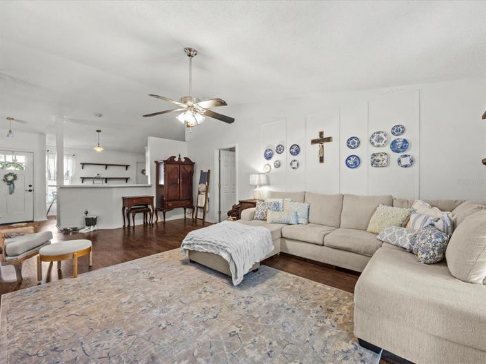 Image No.3-3 Bed Property for sale