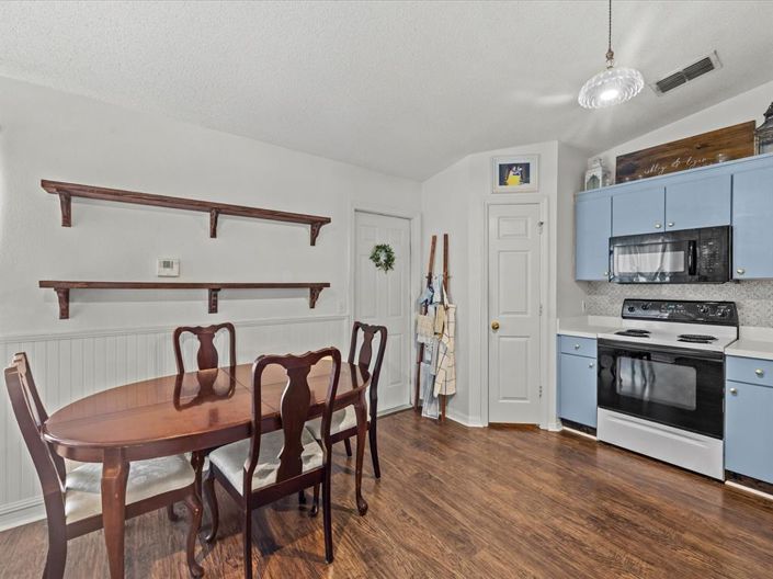 Image No.5-3 Bed Property for sale